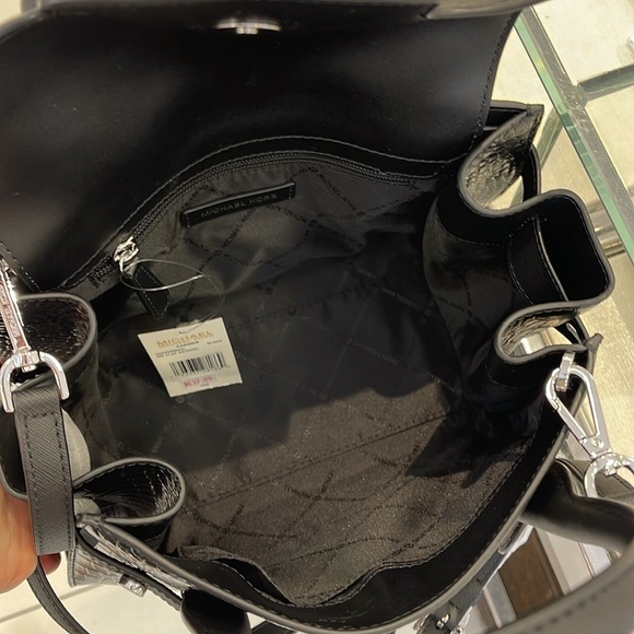 MICHAEL KORS
Carmen Medium Belted Flap Satchel Crocodile Leather
NWT - Picture 12 of 16